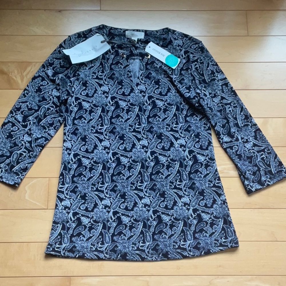 NWT tunic top with 3/4 sleeves